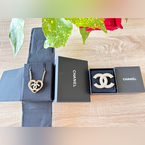 Chanel brooch and necklace - Picture 3 of 4